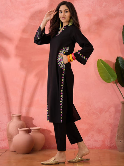 Floral Thread Embroidered Cotton Kurta Set