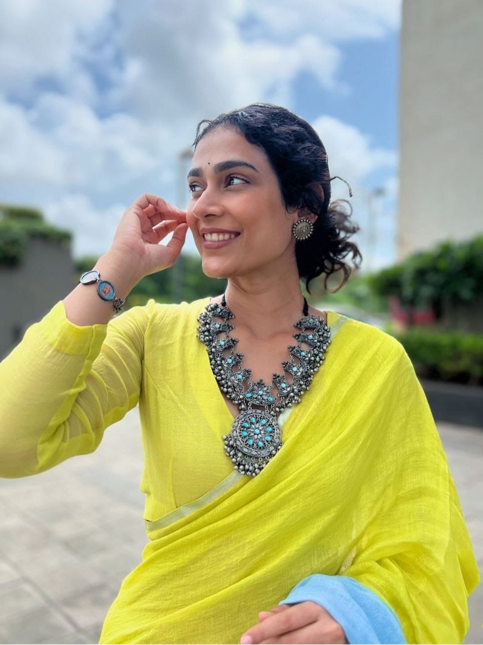 Vanya Golden Zari Saree